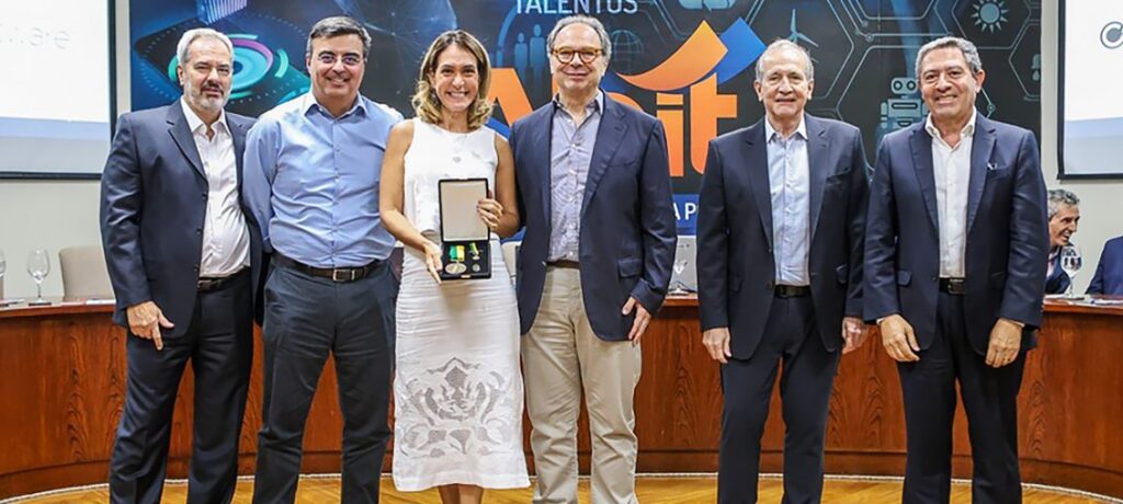 RIACHUELO É HOMENAGEADA COM MEDALHA DO MÉRITO ABIT 2024 POR IMPACTO SOCIAL POR MEIO DO INSTITUTO RIACHUELO