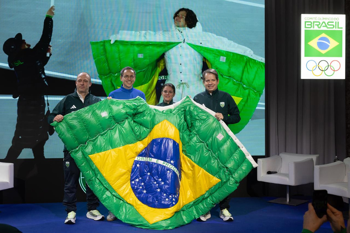 UNIFORMES ICÔNICOS DO BRASIL NA CERIMÔNIA DE ABERTURA DE MILÃO-CORTINA 2026 SÃO DOADOS PELO COB AO MUSEU OLÍMPICO DO COI 