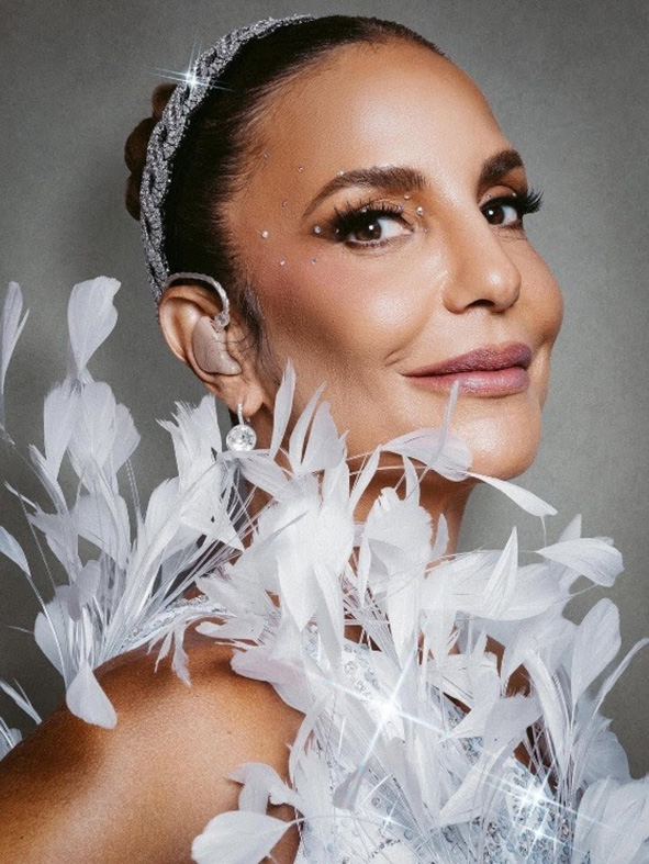 IVETE SANGALO VESTE SÉRIE DE LOOKS EXCLUSIVOS SWAROVSKI DURANTE O CARNAVAL 2026