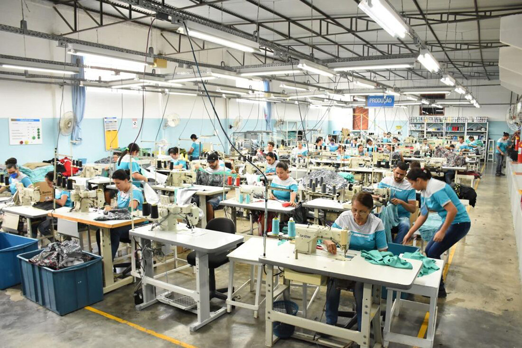 INDÚSTRIA DE VESTUÁRIO DE PERNAMBUCO CRESCE E AMPLIA GERAÇÃO DE EMPREGOS ACIMA DA MÉDIA NACIONAL