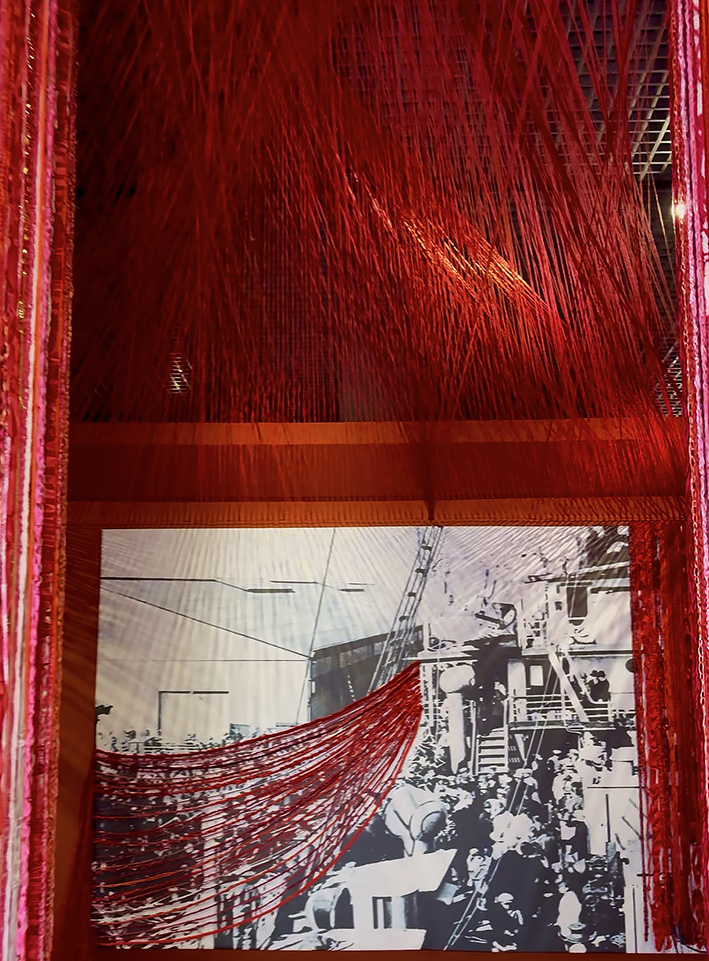 EXPOSIÇÃO REATAR PROPÕE REFLEXÃO ENTRE UNIVERSO TÊXTIL E PROCESSOS MIGRATÓRIOS NO MUSEU DA IMIGRAÇÃO